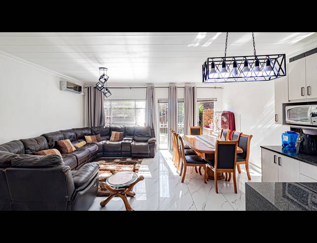3 BEDROOM TOWNHOUSE FOR SALE IN BRACKENDOWNS